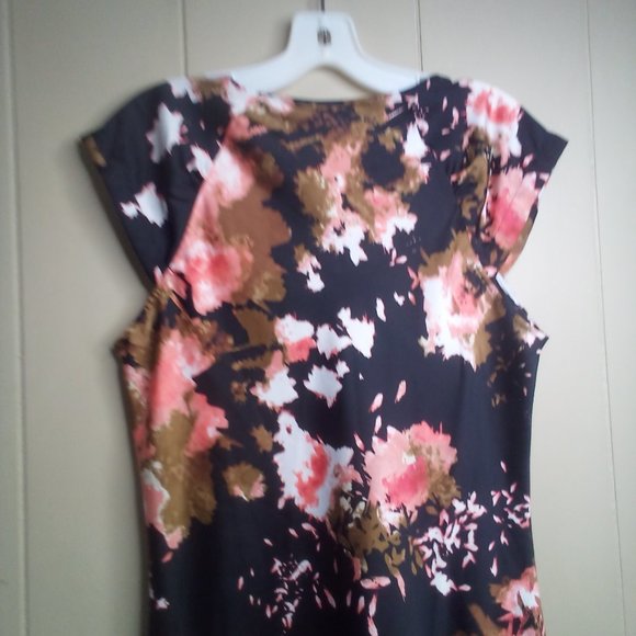 Free With Bundle omen's Floral Ruffle Top - Picture 3 of 13